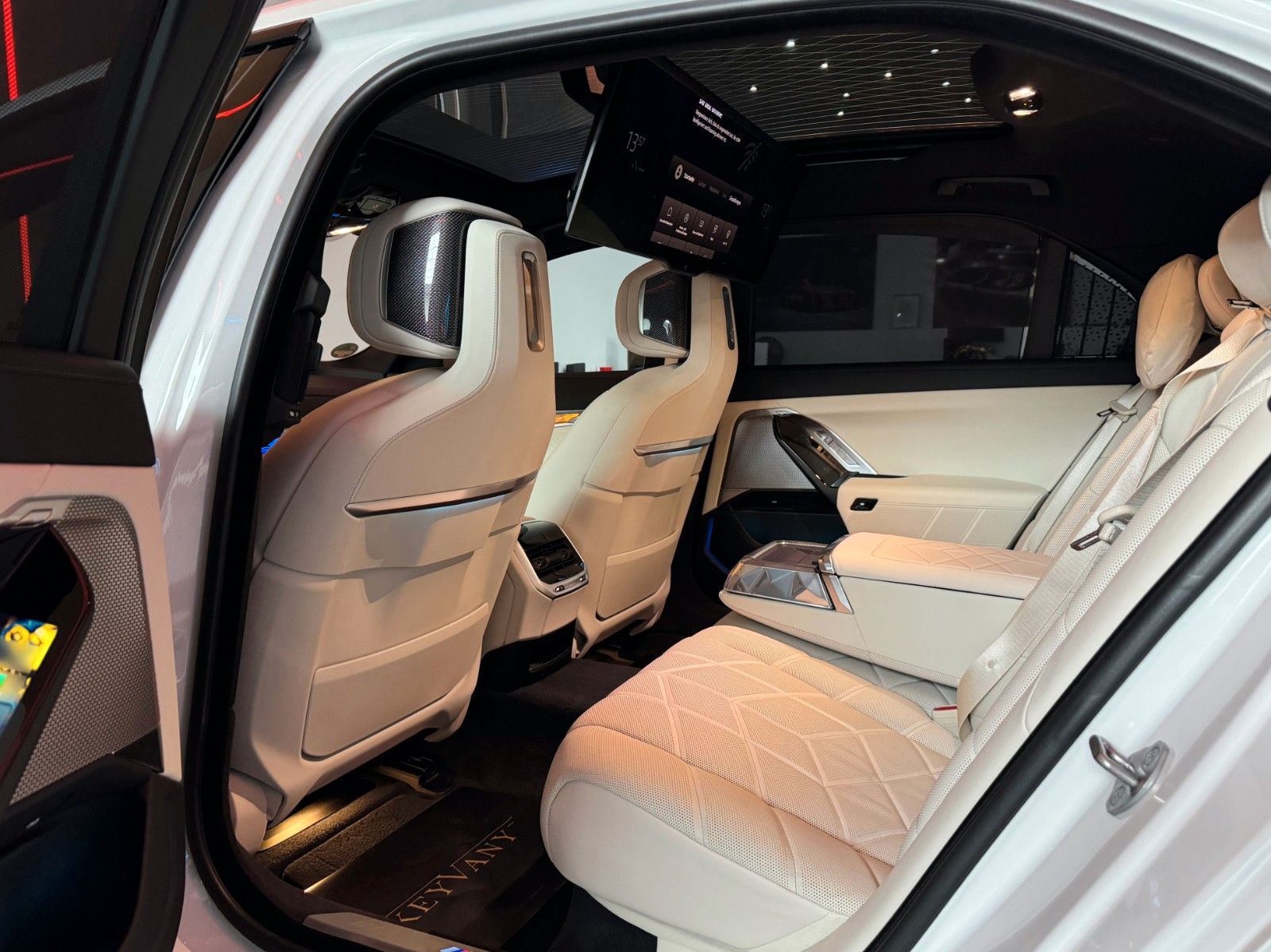 BMW 740d xD/4xMASSG/MPRO/SKY TV/KRIST/EXC.LNG/B&W/21