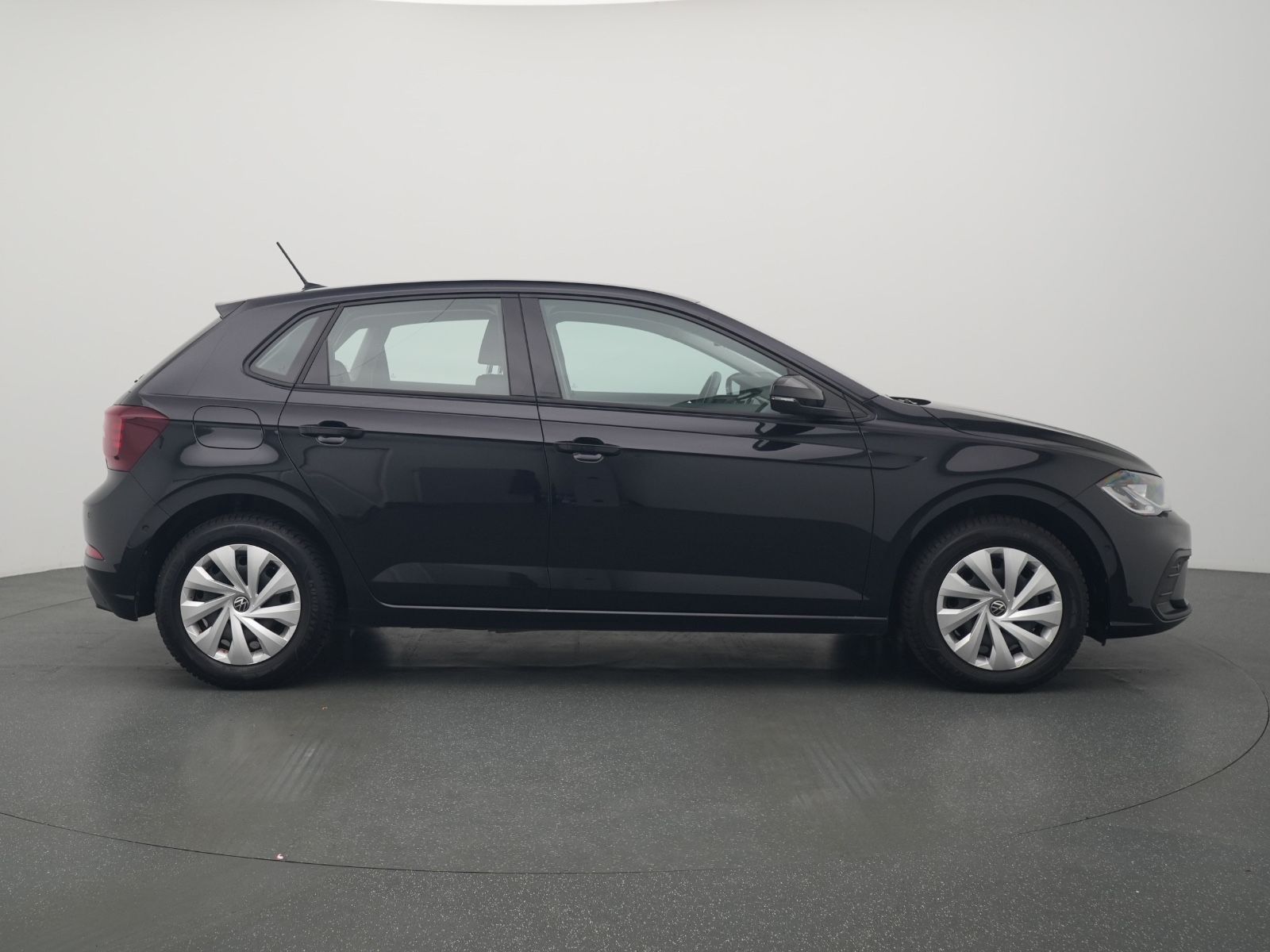 Volkswagen Polo Life DSG - Samsaru's Car Outlet