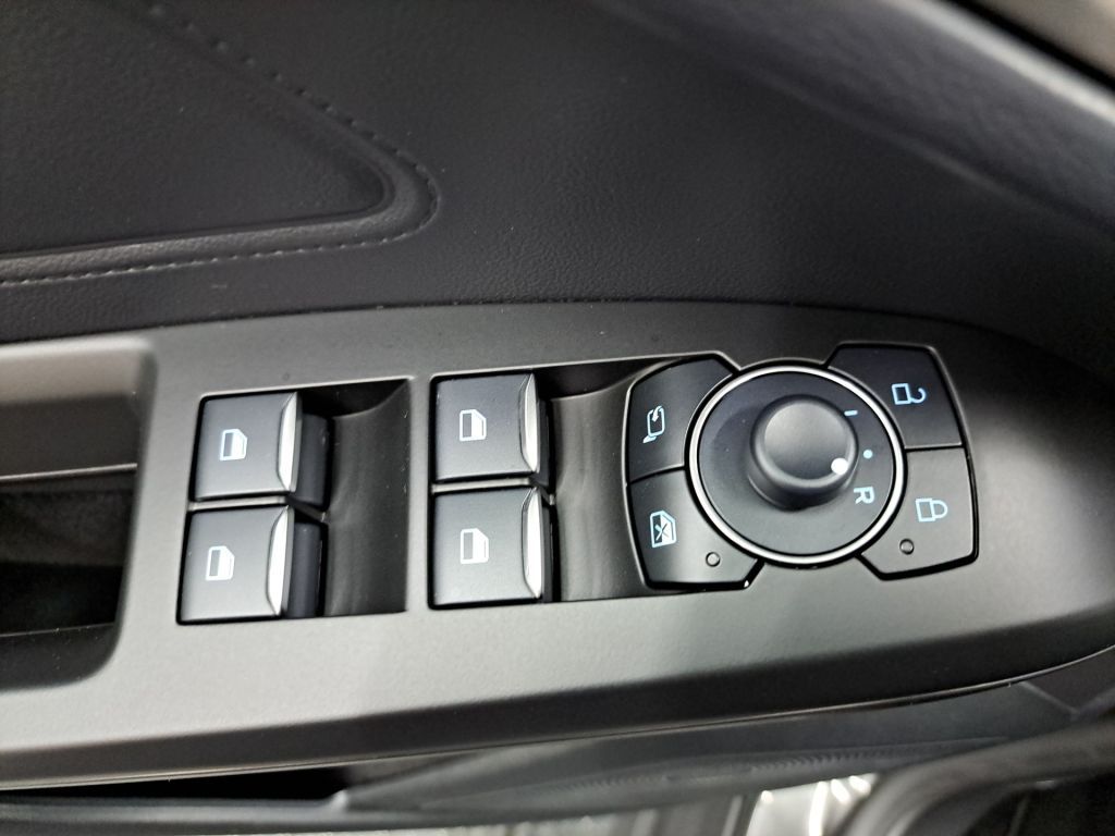 Ford Focus Turnier 1.5 Aut. TITANIUM NAVI RFK LED SHZ