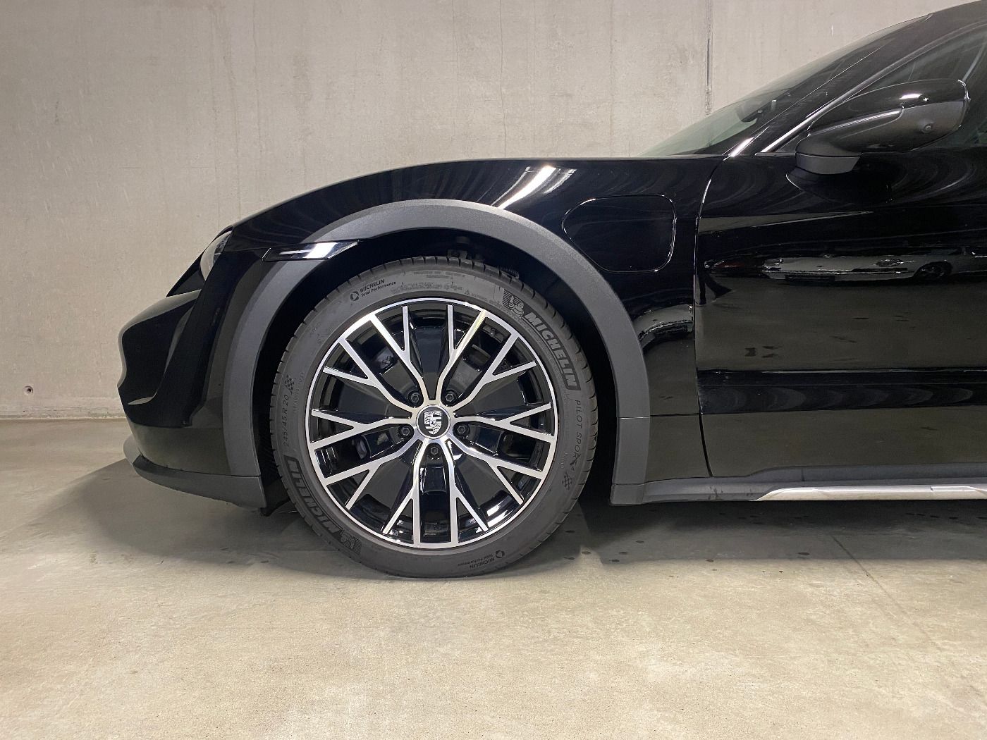 Porsche Taycan 4 Cross Turismo | Beifahrerdisplay |