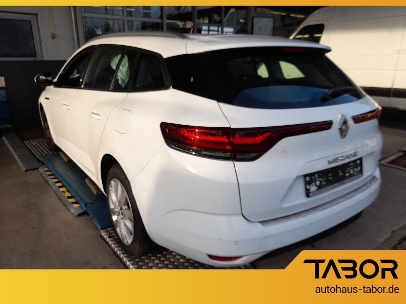 Renault Megane Grandt. E-TECH 160 Aut. Business - Samsaru's Car Outlet