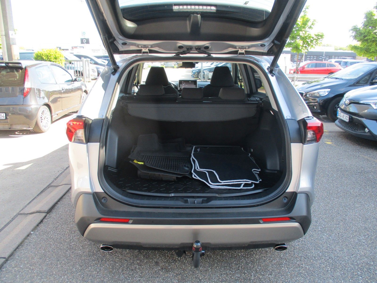 Toyota RAV4 Hybrid 4x4 Team - Samsaru's Car Outlet