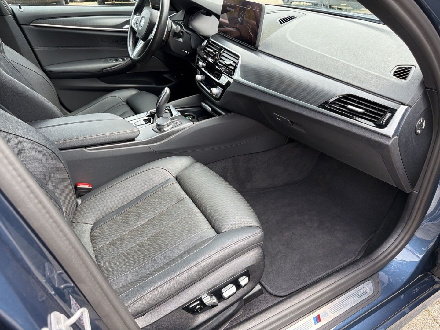 BMW 530 e Touring M Sport HUD H&K 4-Zonen Pano AHK L
