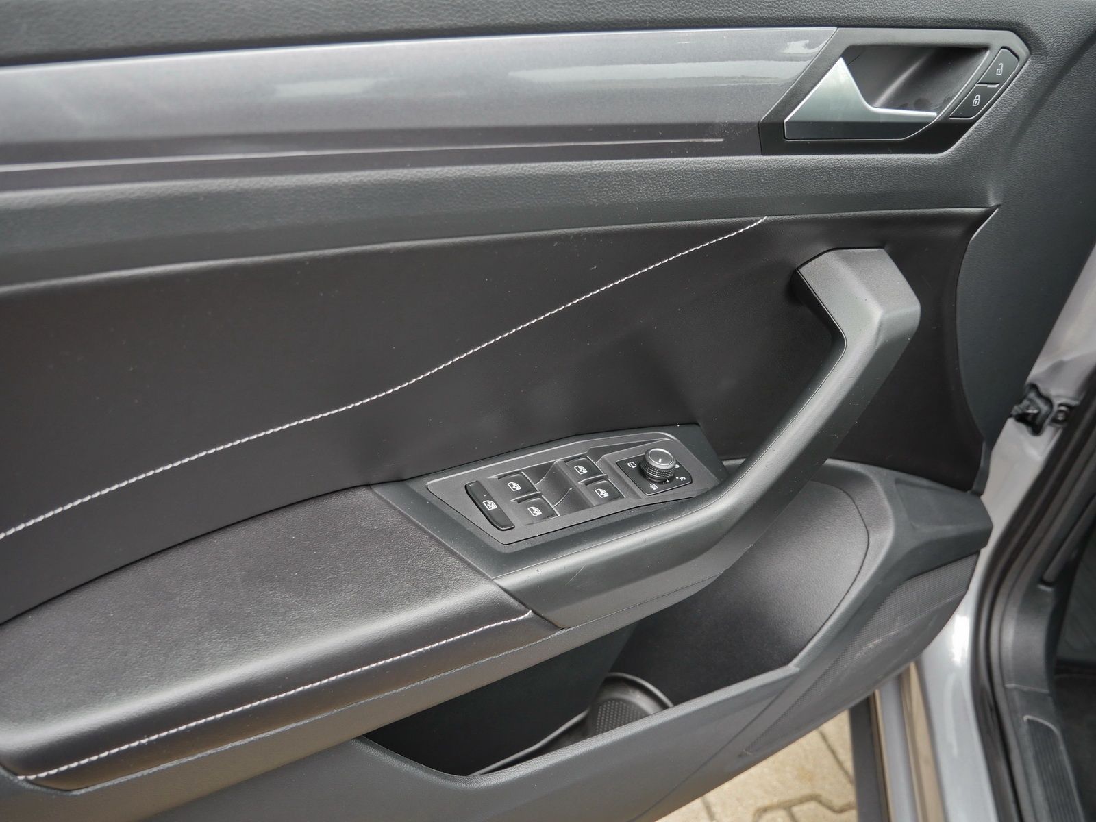 Volkswagen T-Roc Style 1.0 TSI - Samsaru's Car Outlet