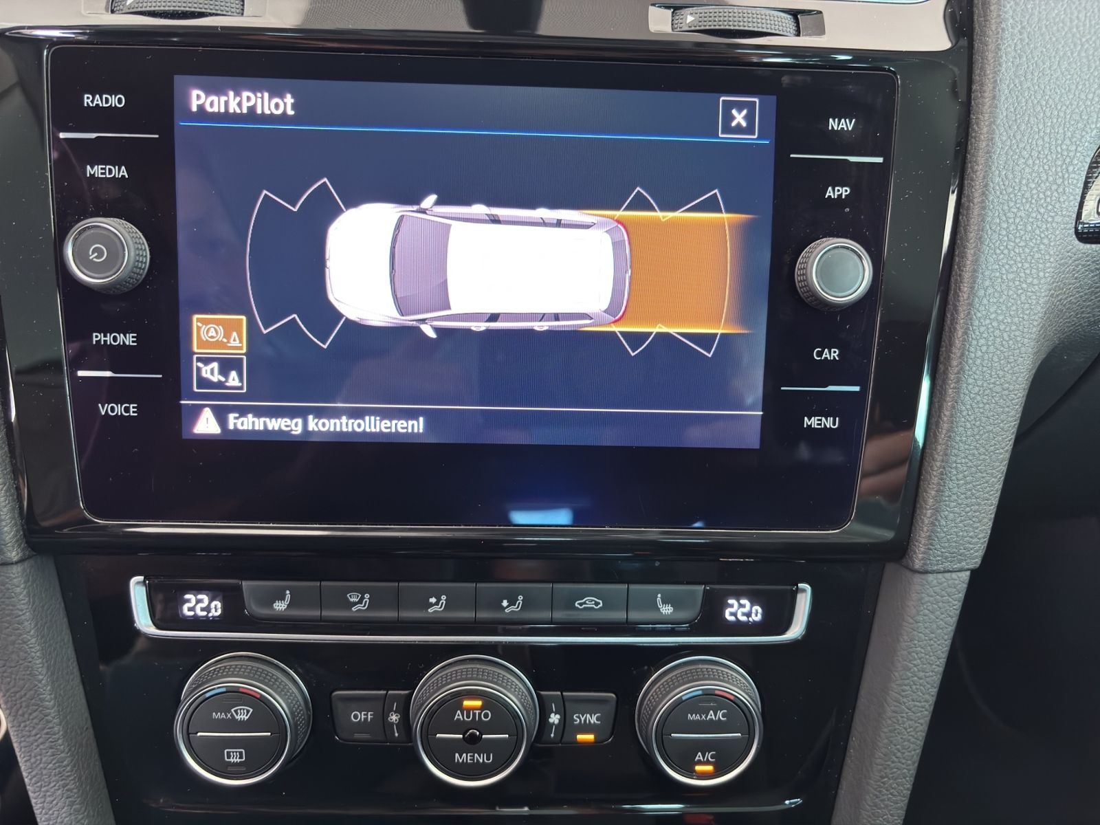 Volkswagen Golf VII Variant 2.0 TDI Highline - Samsaru's Car Outlet