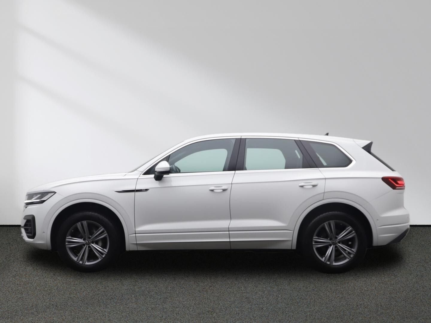 Volkswagen Touareg R-Line 3.0TDI V6 4Motion - Samsaru's Car Outlet