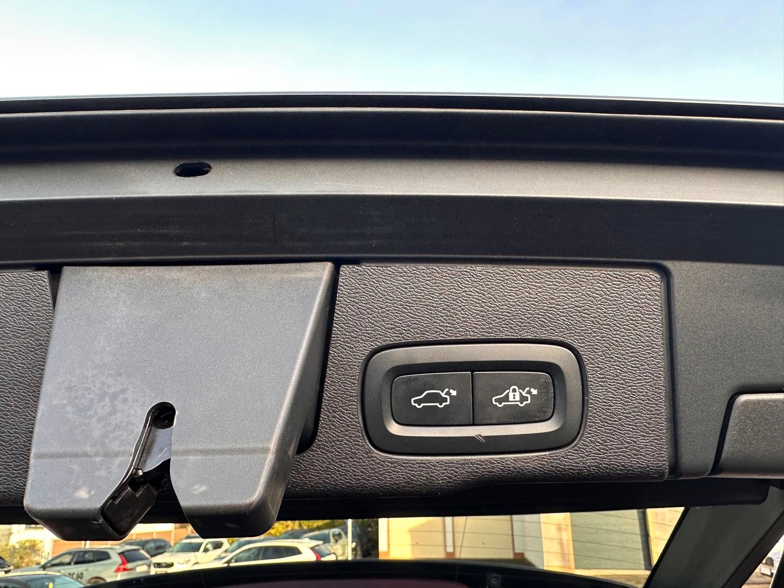 Volvo XC60 B4 AWD R Design AHK,ACC,Standh,Kam