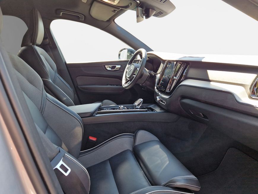 Volvo XC60 B5 B AWD Plus Dark