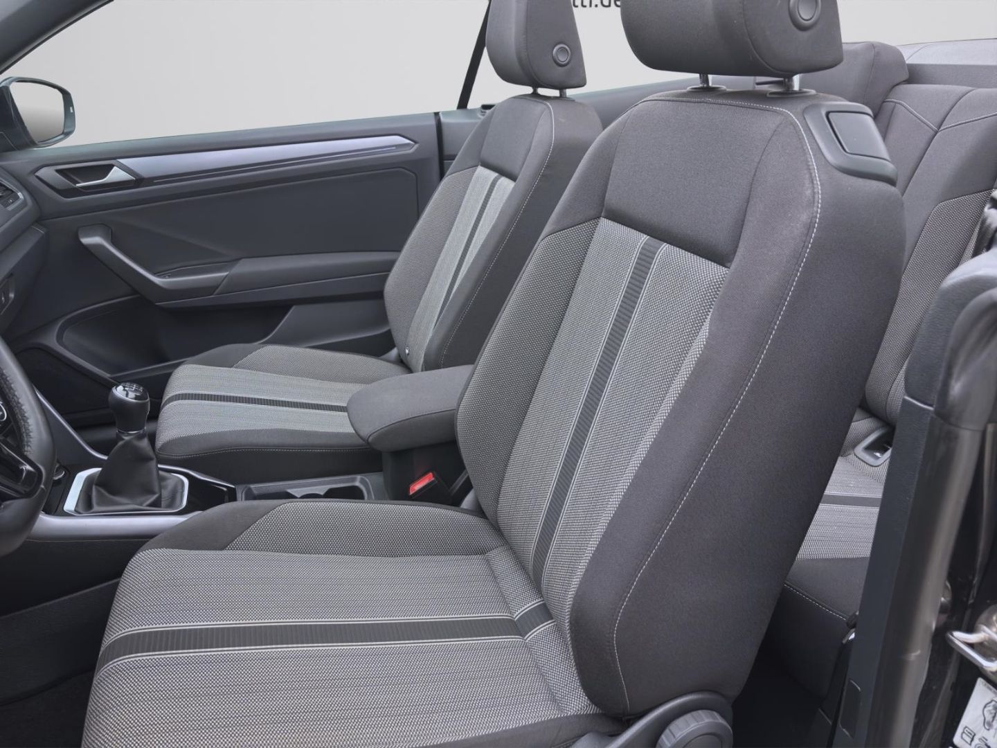 Volkswagen T-Roc 1.0 TSI STYLE - Samsaru's Car Outlet