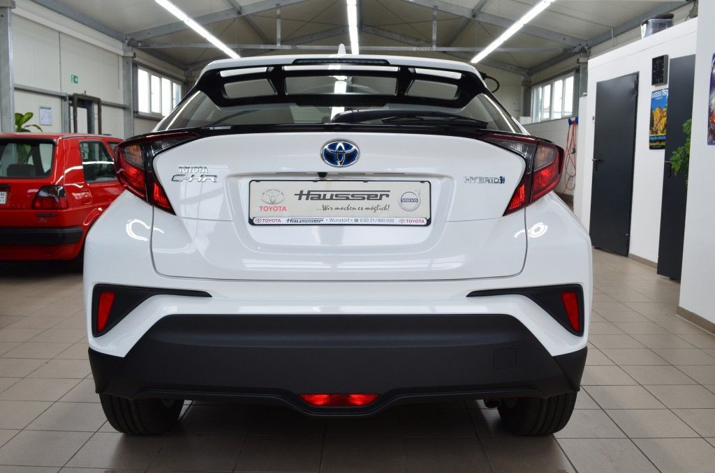 Toyota C-HR 1.8 Hybrid Flow - Samsaru's Car Outlet