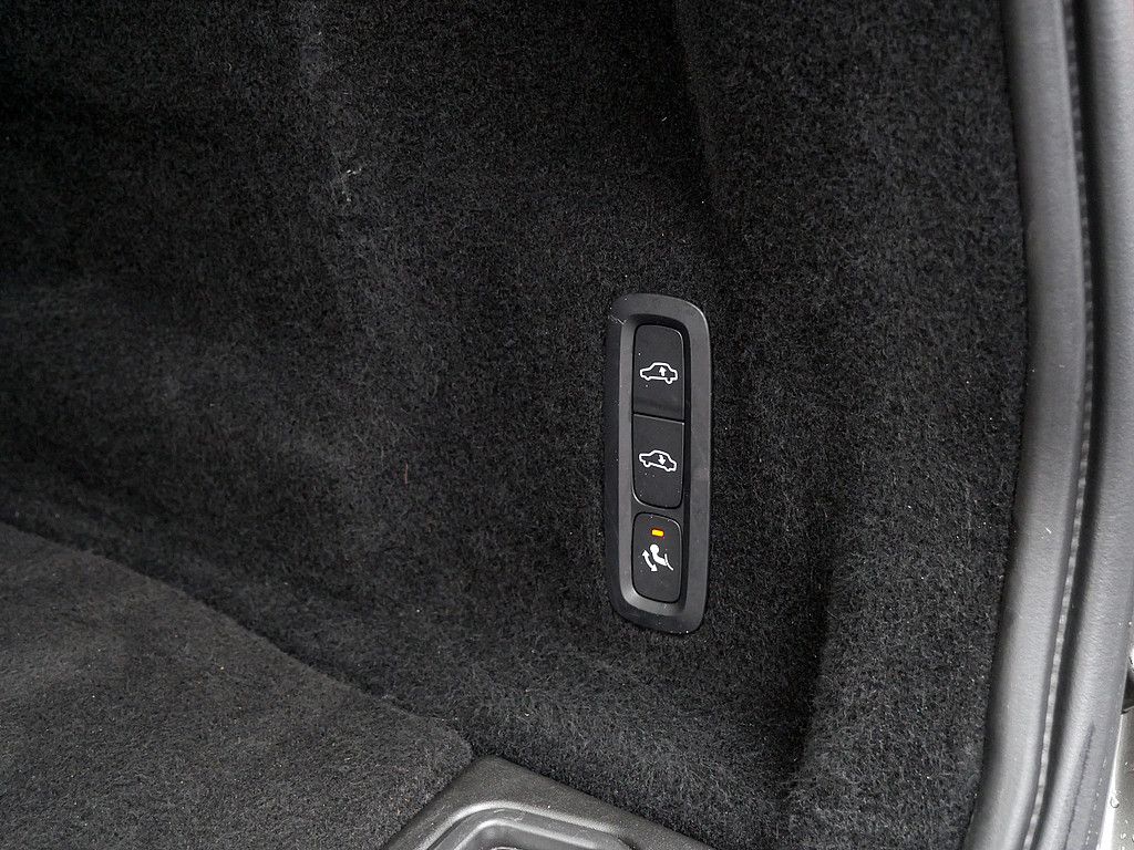 Volvo XC60 T8 Recharge Inscription FACEL. STANDHZ LED
