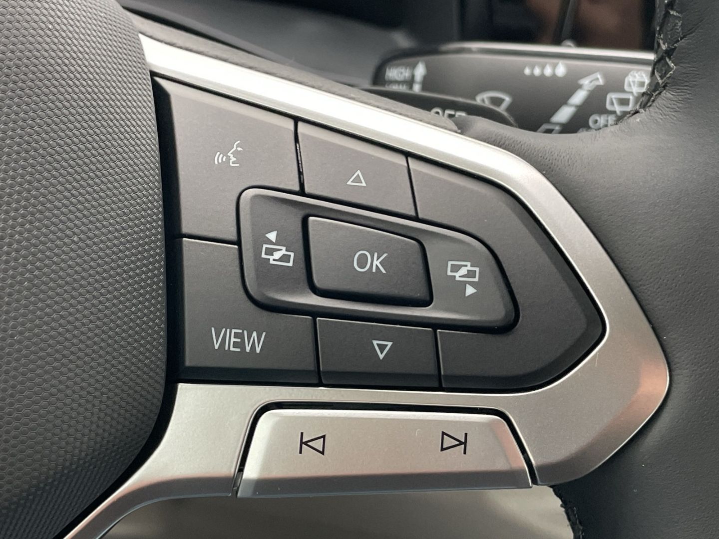 Volkswagen T7 Multivan - Samsaru's Car Outlet