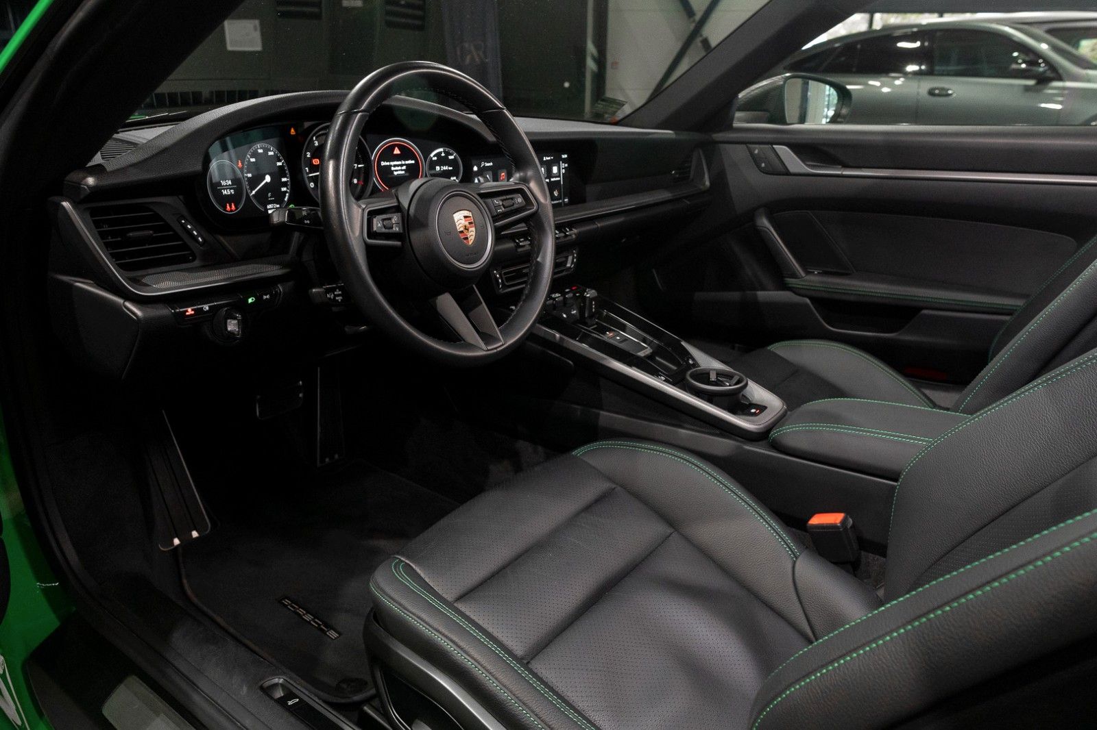 Porsche 992 Carrera - Samsaru's Car Outlet