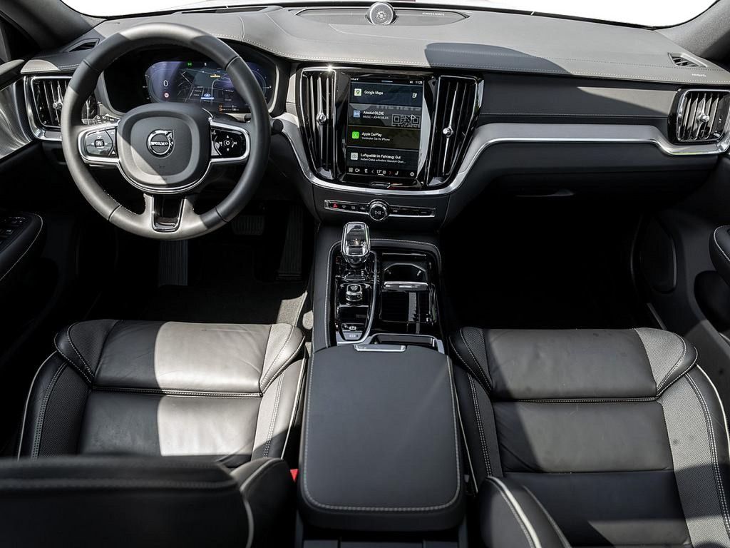 Volvo S60 T8 Ultimate Dark Recharge AWD STANDHZ B&W