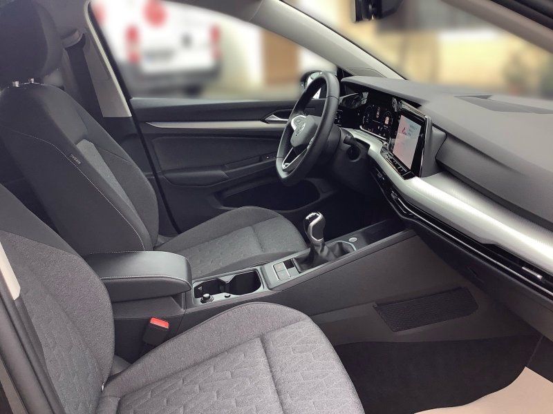 Volkswagen Golf VIII 1.5 TSI Move - Samsaru's Car Outlet
