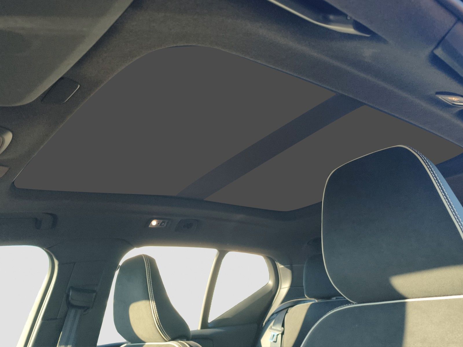 Volvo XC40 T5 R Design Recharge Plug-In Hybrid FWD