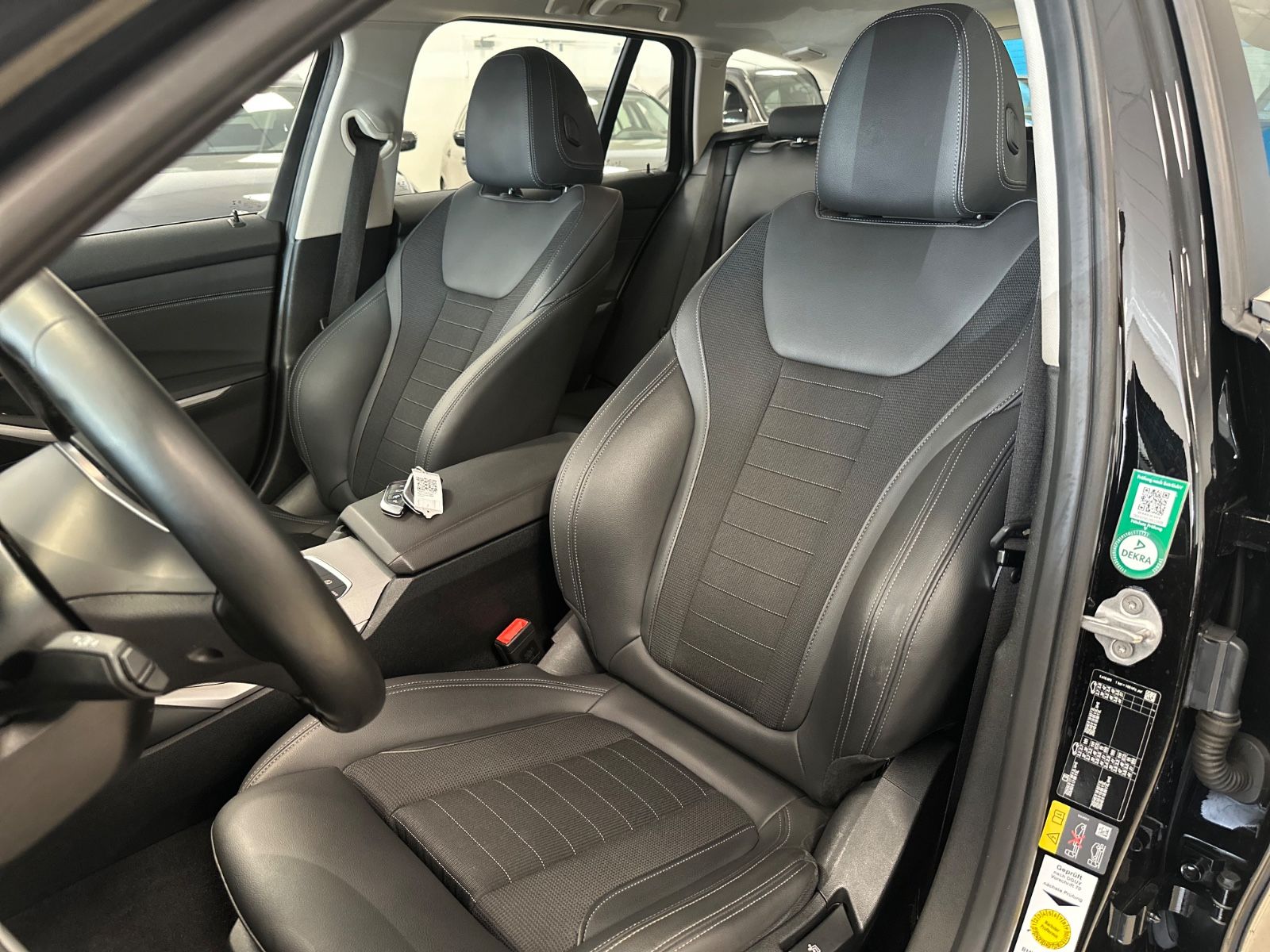 BMW 330e - Samsaru's Car Outlet