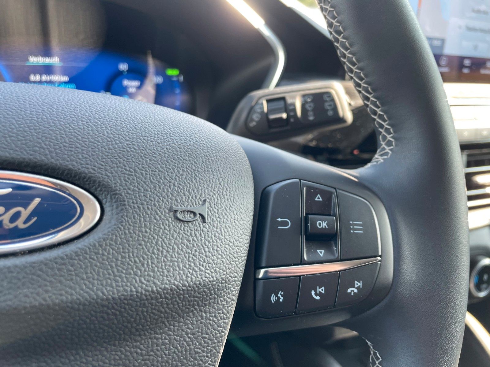 Ford Kuga FHEV Vignale - Samsaru's Car Outlet