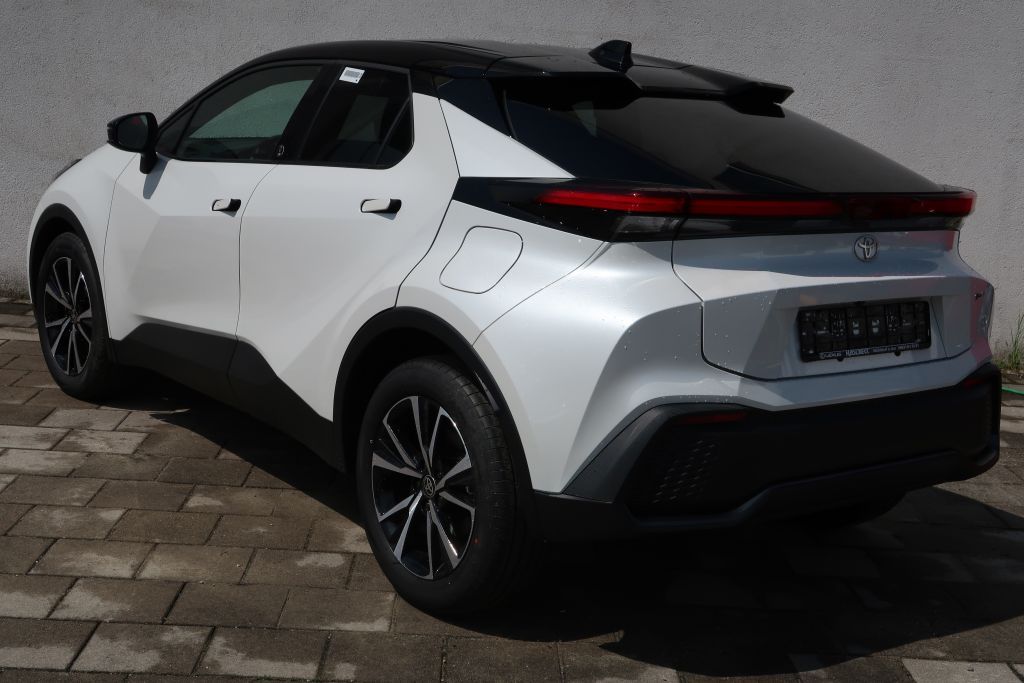 Toyota C-HR 1.8 Hybrid - Samsaru's Car Outlet