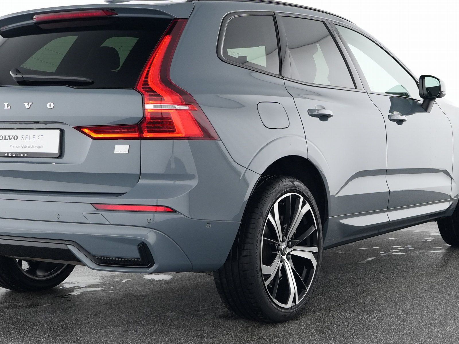 Volvo XC60 T6 Recharge AWD Plus Dark 21"+AHK+360°+H&K