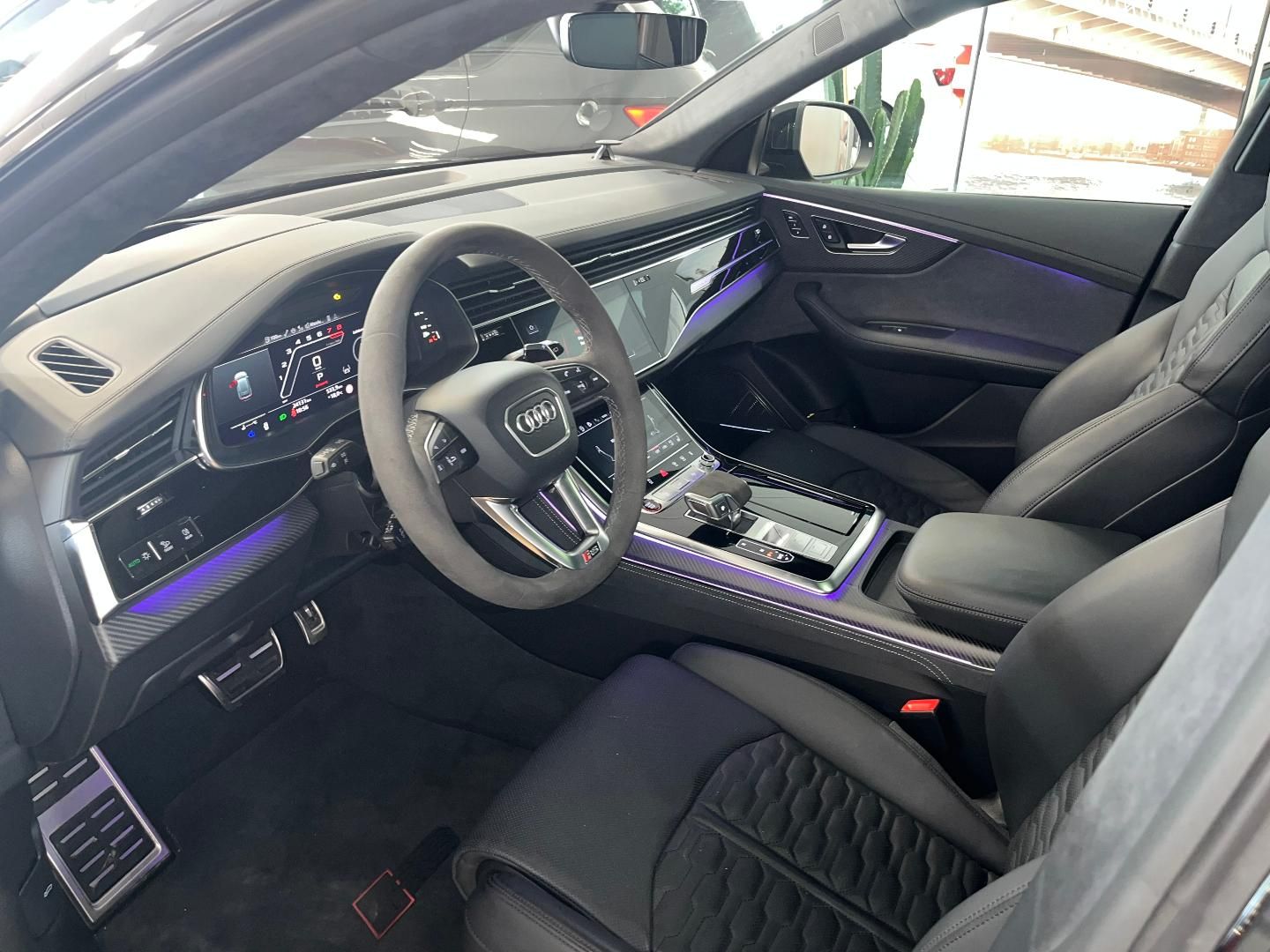 Audi RS Q8 SUV 23",Pano,305Kmh,Keramik,Spabga...