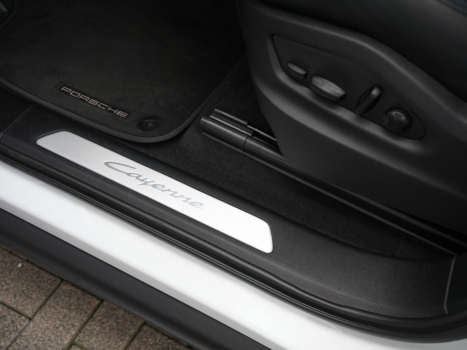 Porsche E-Hybrid Coupé SPORTDESIGN-ACC-LUFTF.-PANO-VOLL