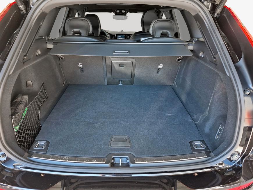 Volvo XC60 T8 AWD Plug-in Hybrid Ultra Black Edition - Samsaru's Car Outlet