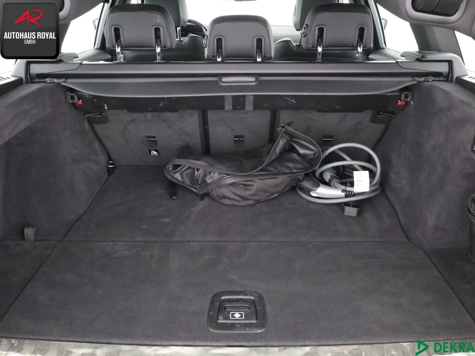 BMW 330 e T xDrive - Samsaru's Car Outlet