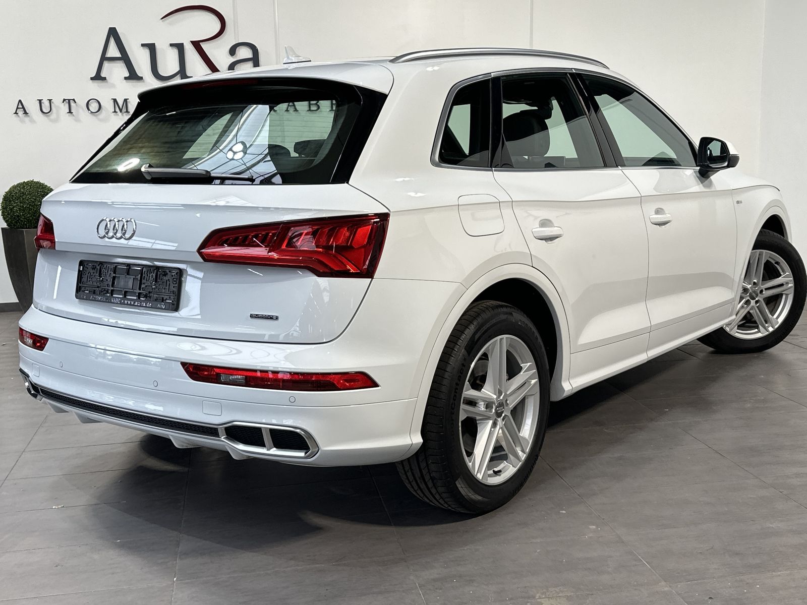 Audi Q5 55 TFSIe Qu S-Line NAV+LED+AHK+VCOCK+PANO+SHZ