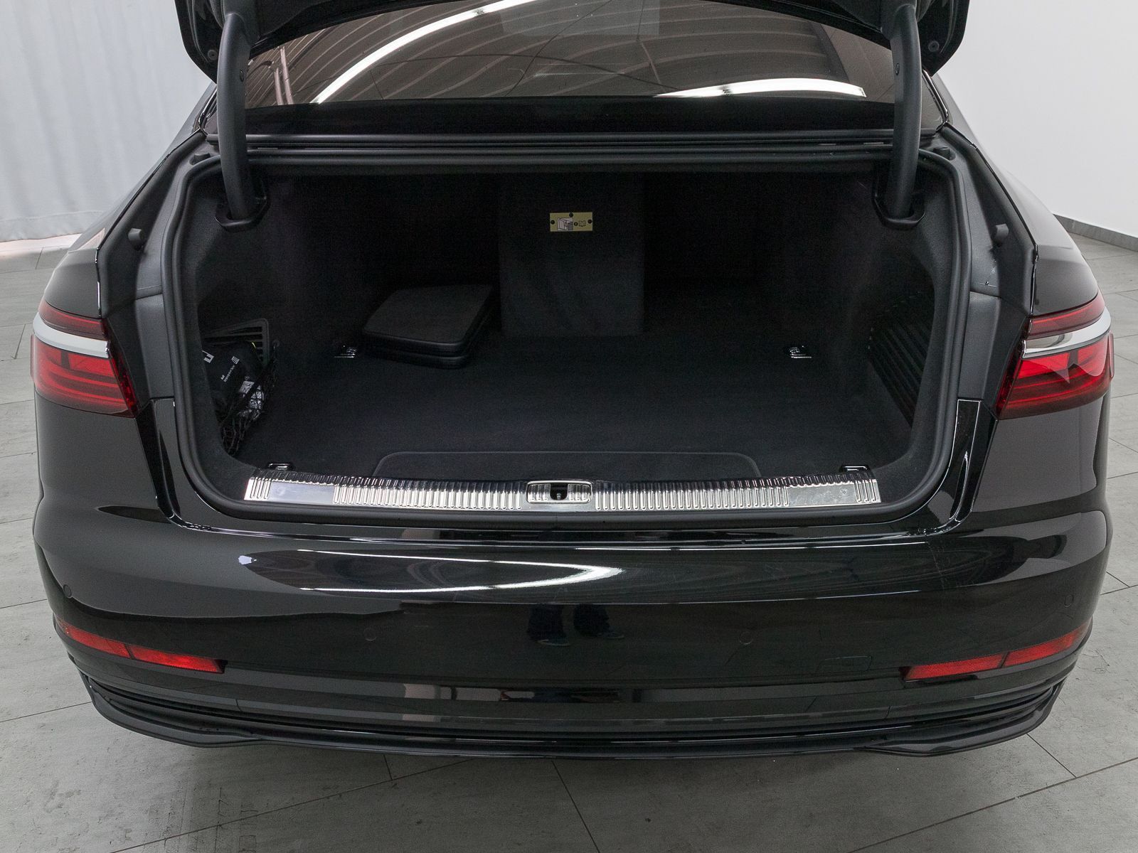 Audi A8 60 TFSIe Q - Samsaru's Car Outlet