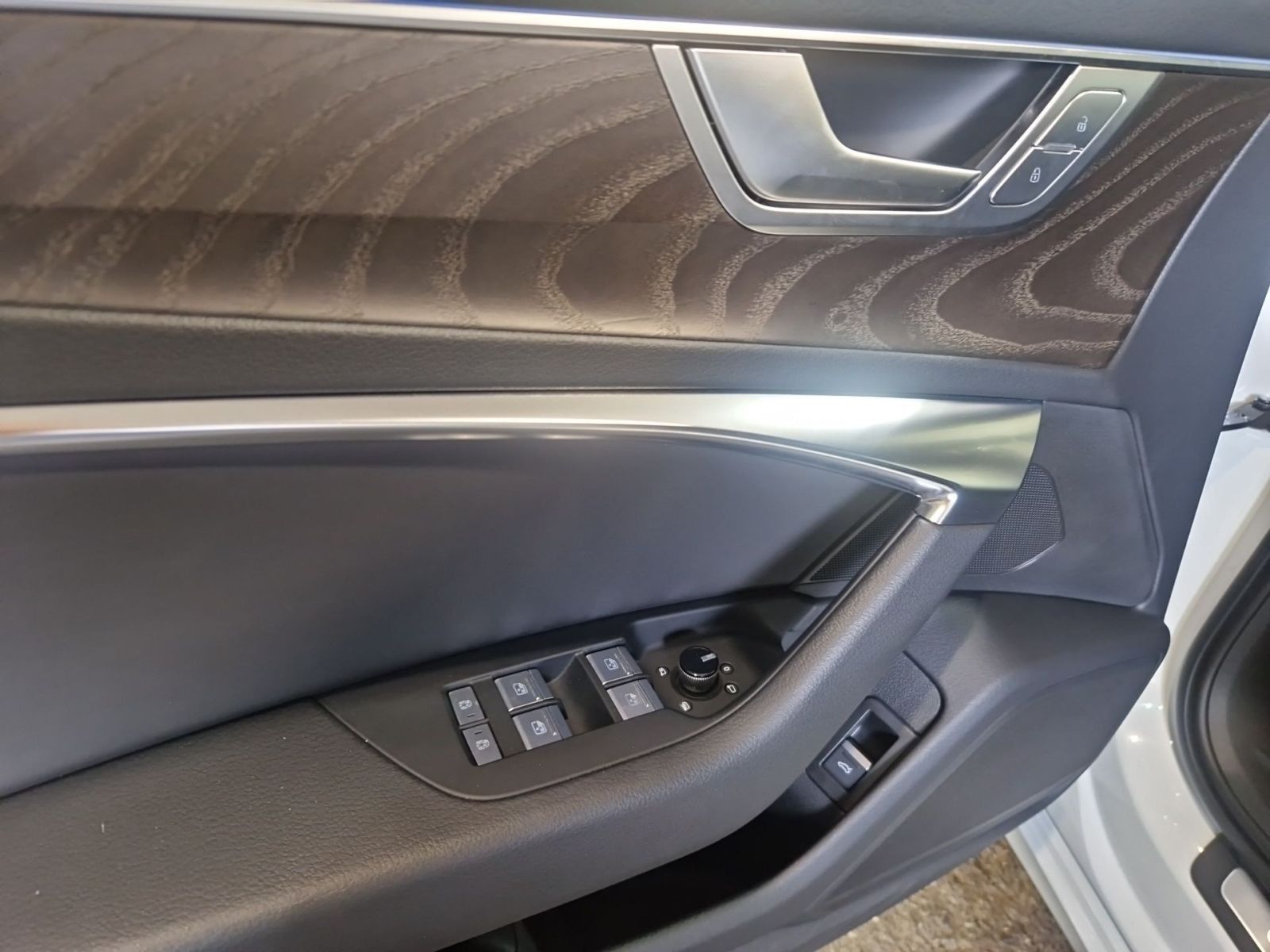Audi A6 Avant 45 TFSI quattro S line - Samsaru's Car Outlet