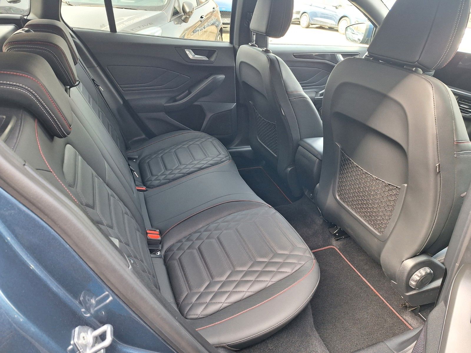 Ford Focus Turnier ST-Line X AHK NAVI LED PDC RFK LMF