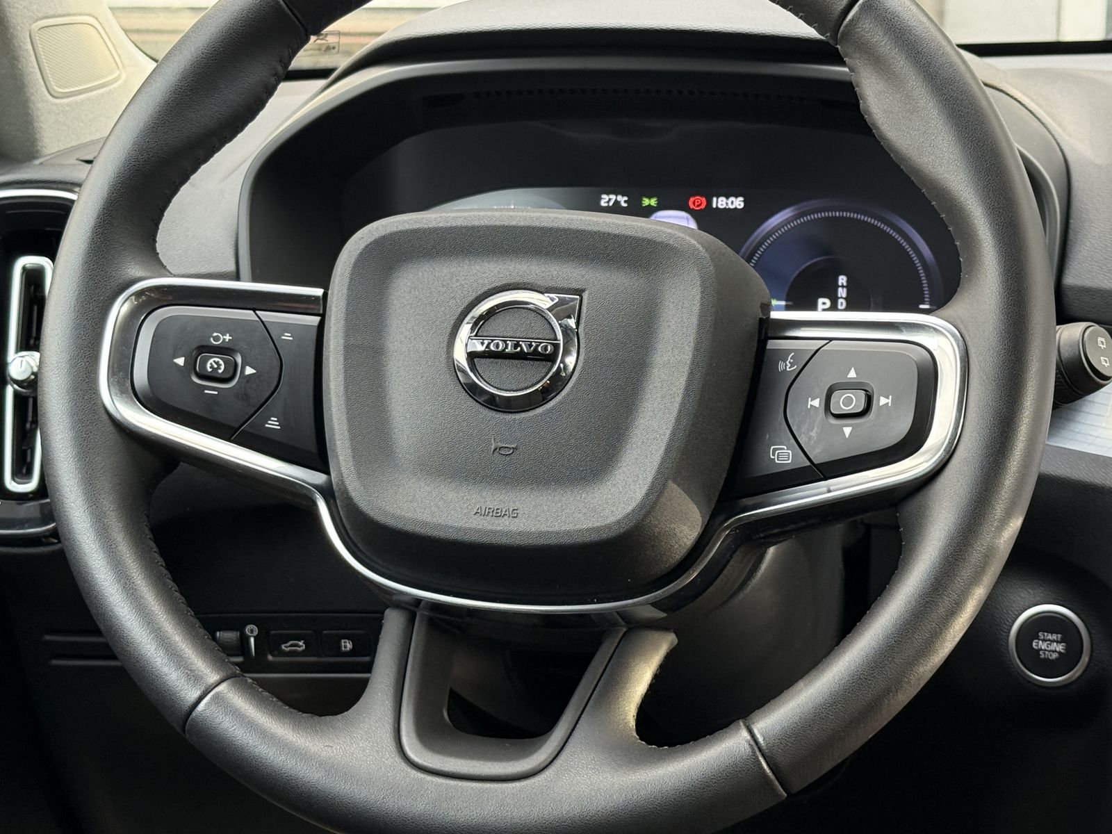 Volvo XC40 R Design Expression Recharge Plug-In Hybrid