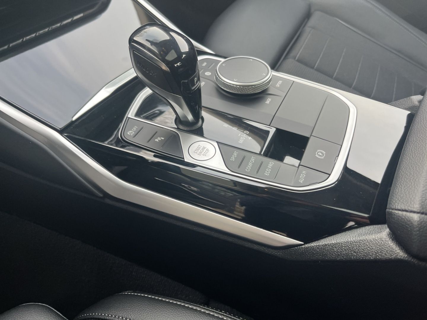 BMW 320 d Sport Line xDrive Limousine/Panodach/Navi