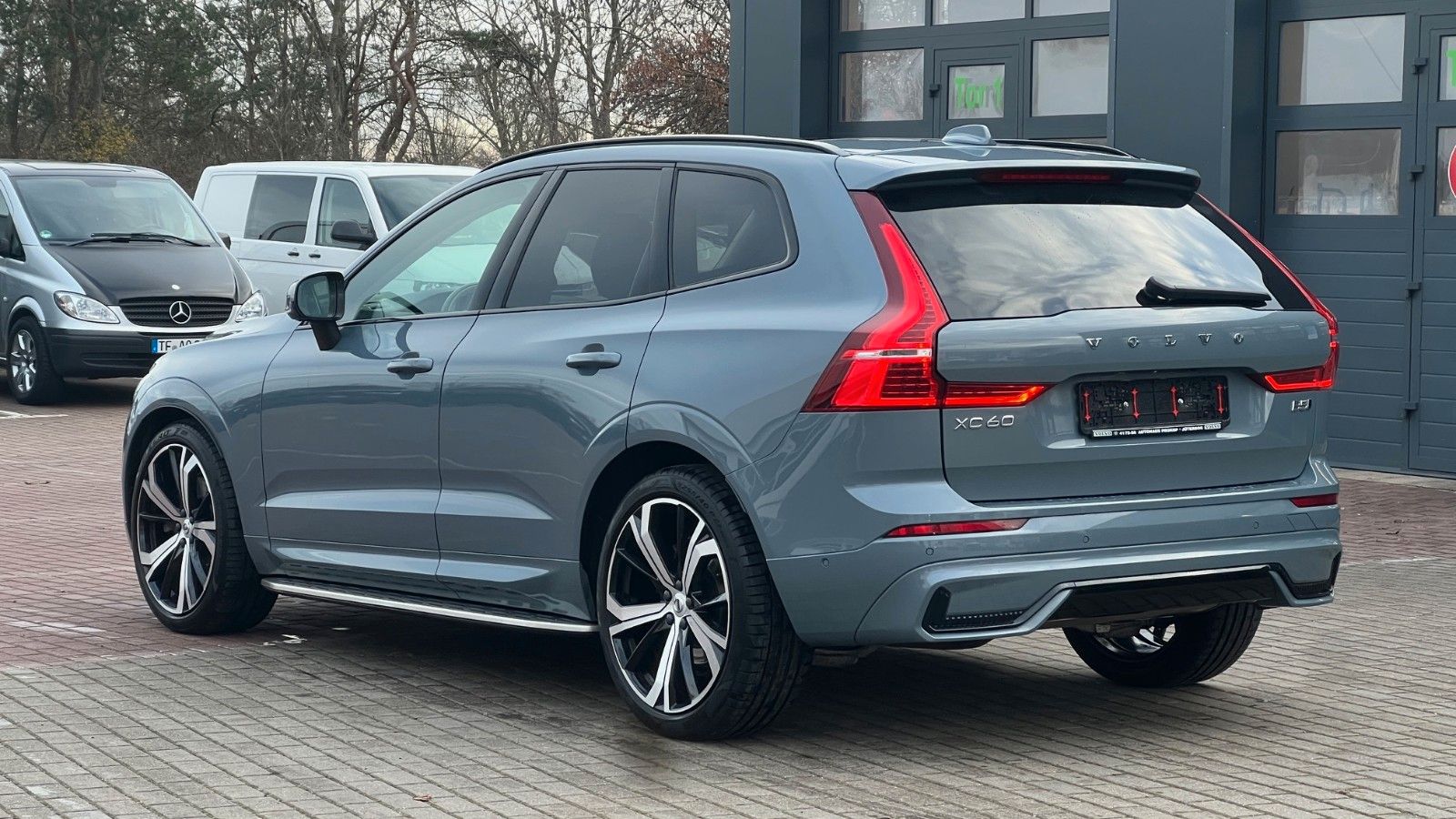Volvo XC60 B5 D Ultimate Dark AWD*360°*AHK*HUD*LUFT*