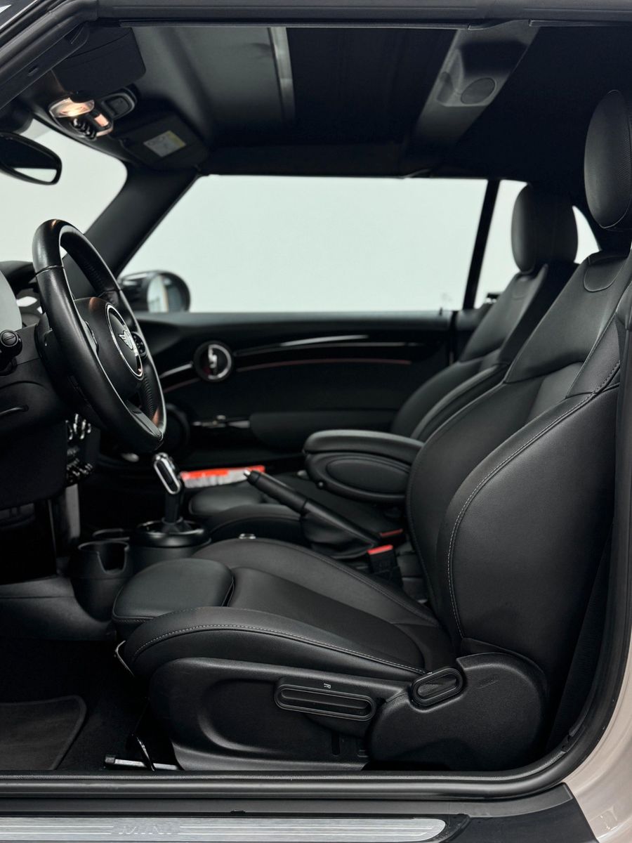 MINI Cabrio Cooper - Samsaru's Car Outlet