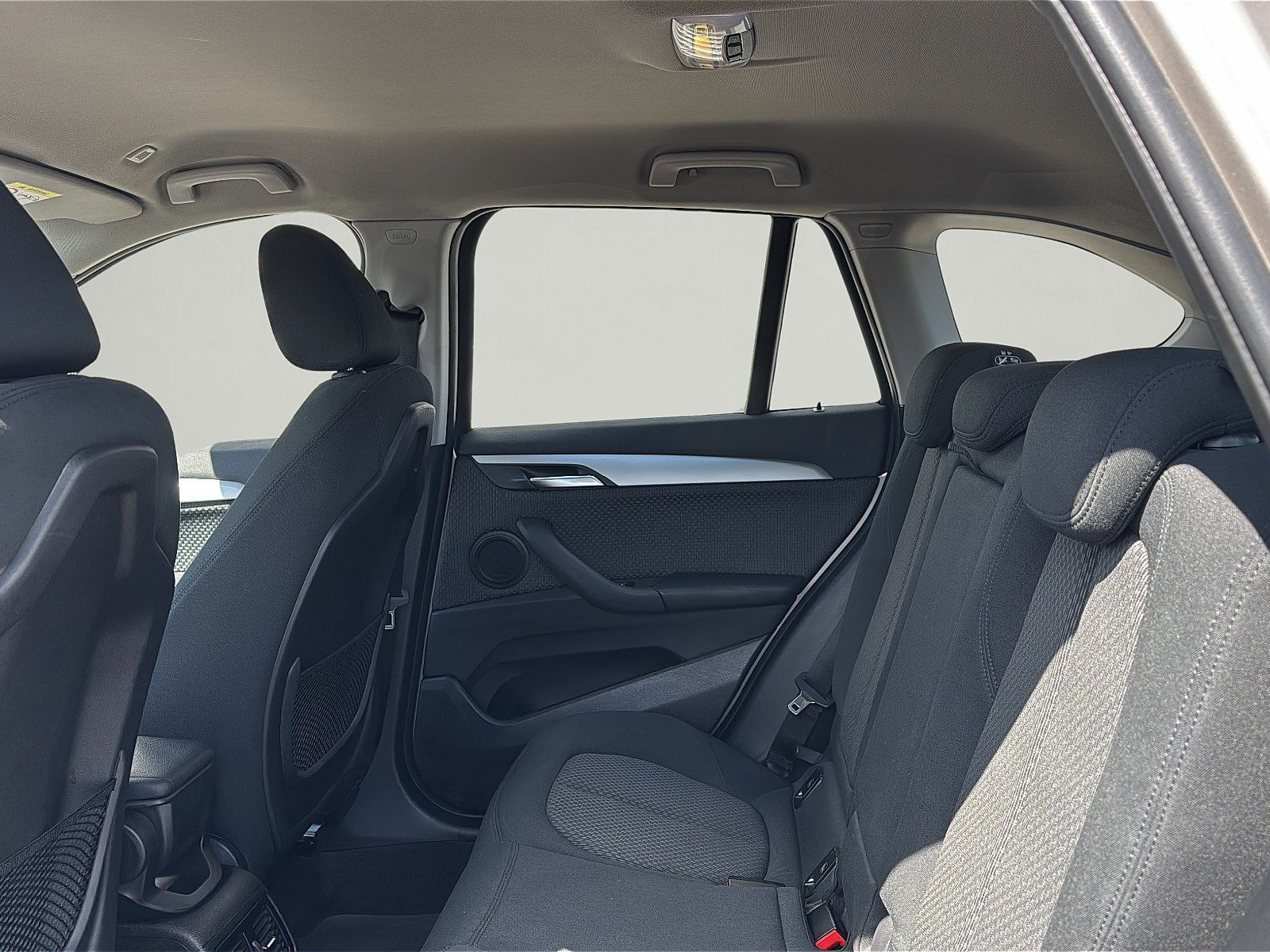 BMW X1 xDrive18d - Samsaru's Car Outlet
