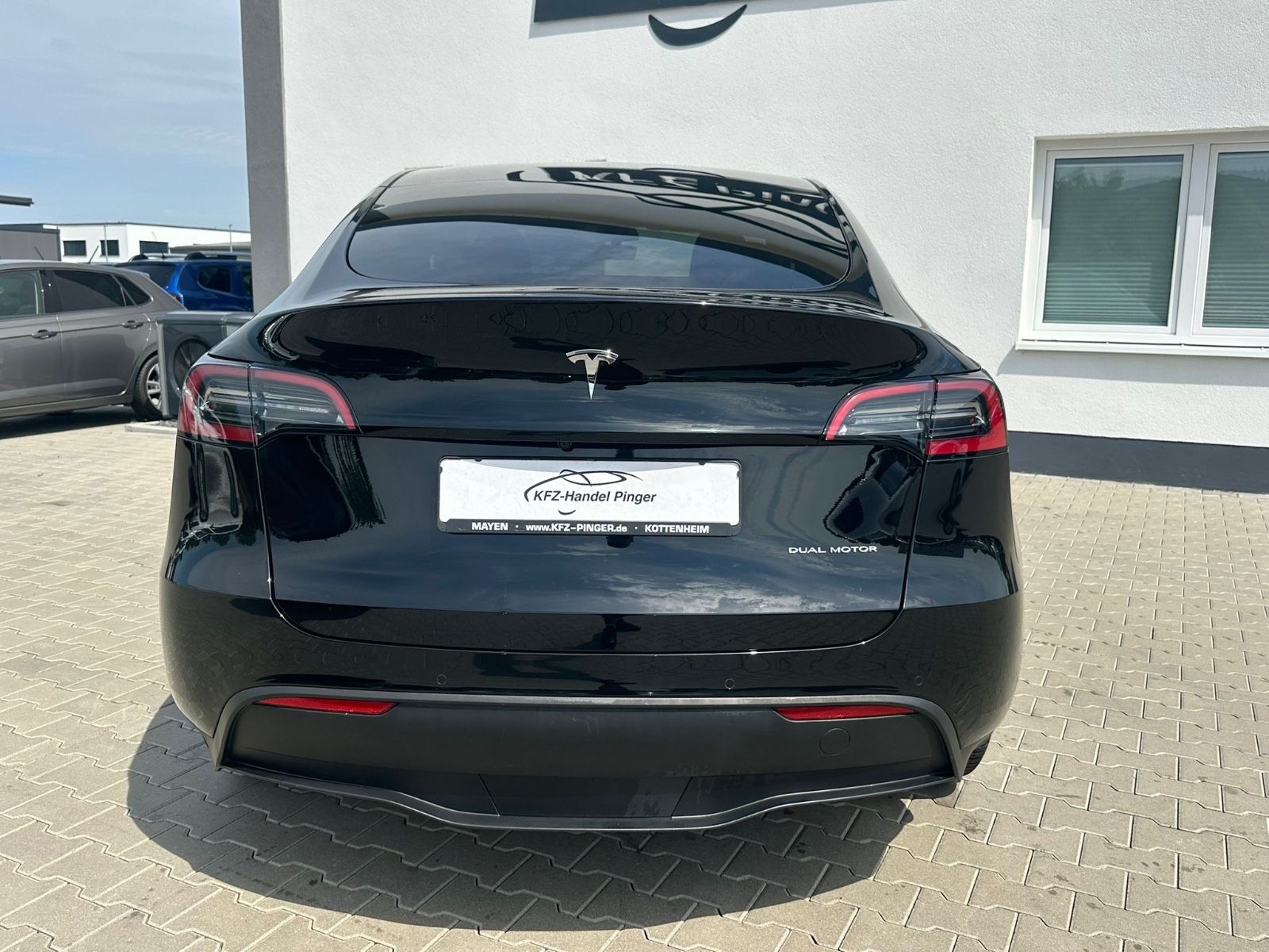 Tesla Model Y Long Range Dual AWD