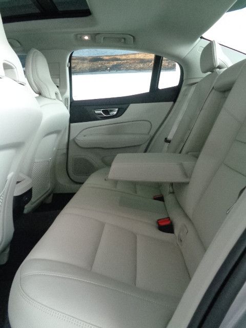 Volvo S60 Plus Dark*LEDER BEIGE*MITARBEITERFAHRZEUG !