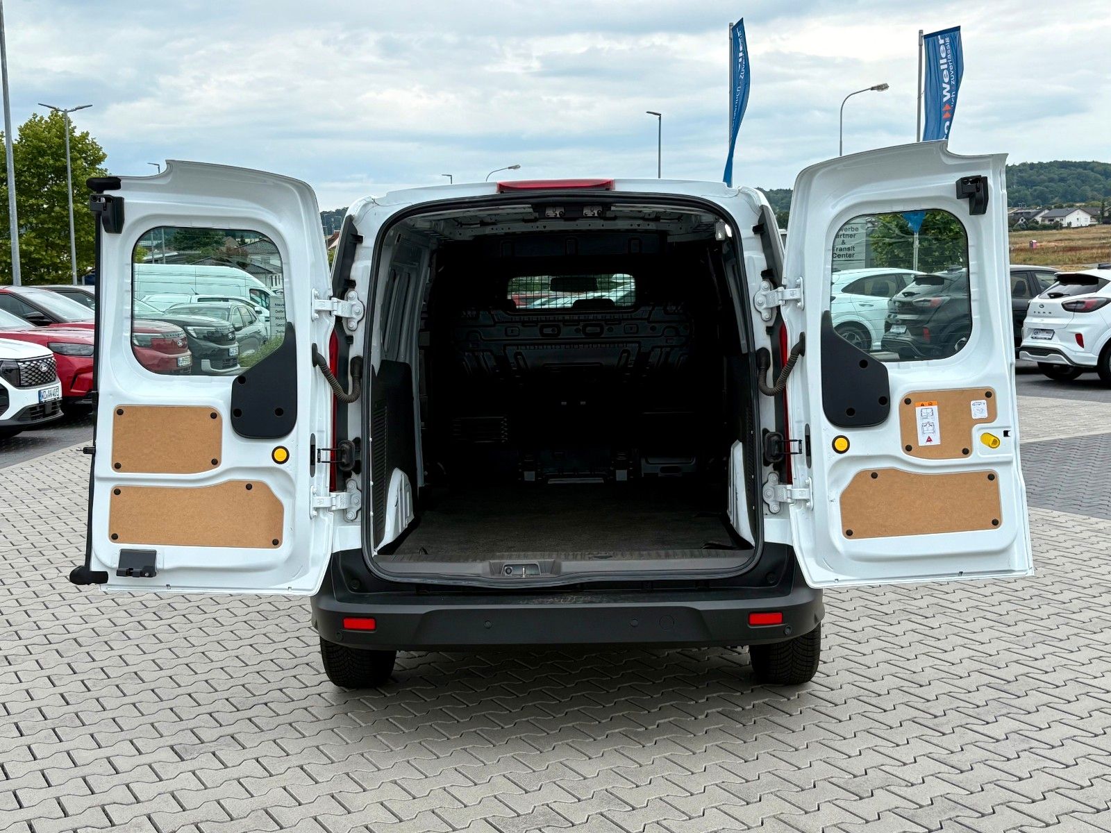 Ford Transit Connect Kasten Trend L2 1.5 EcoBlue - Samsaru's Car Outlet