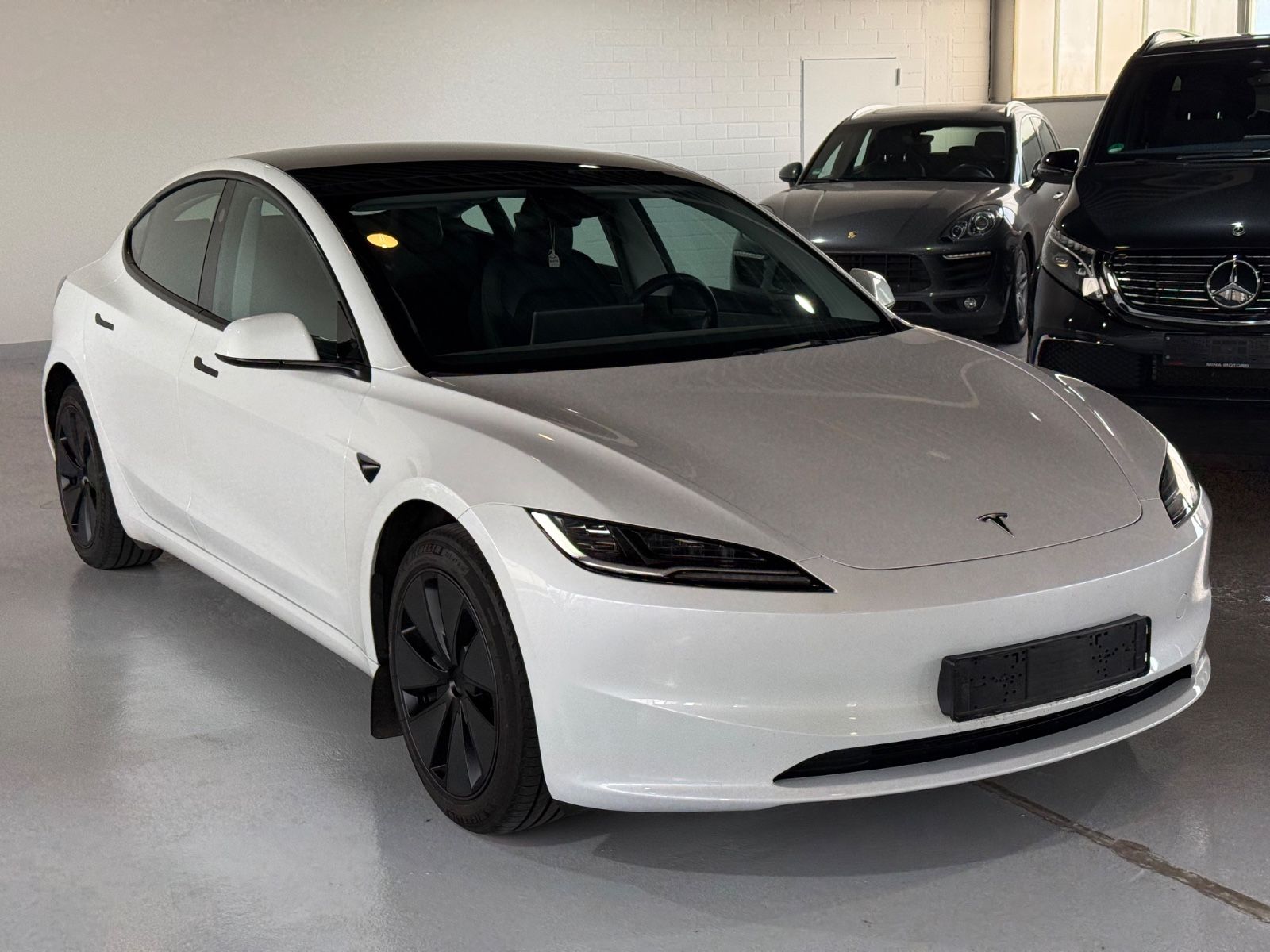 Tesla Model 3 RWD Plus NEW-Model