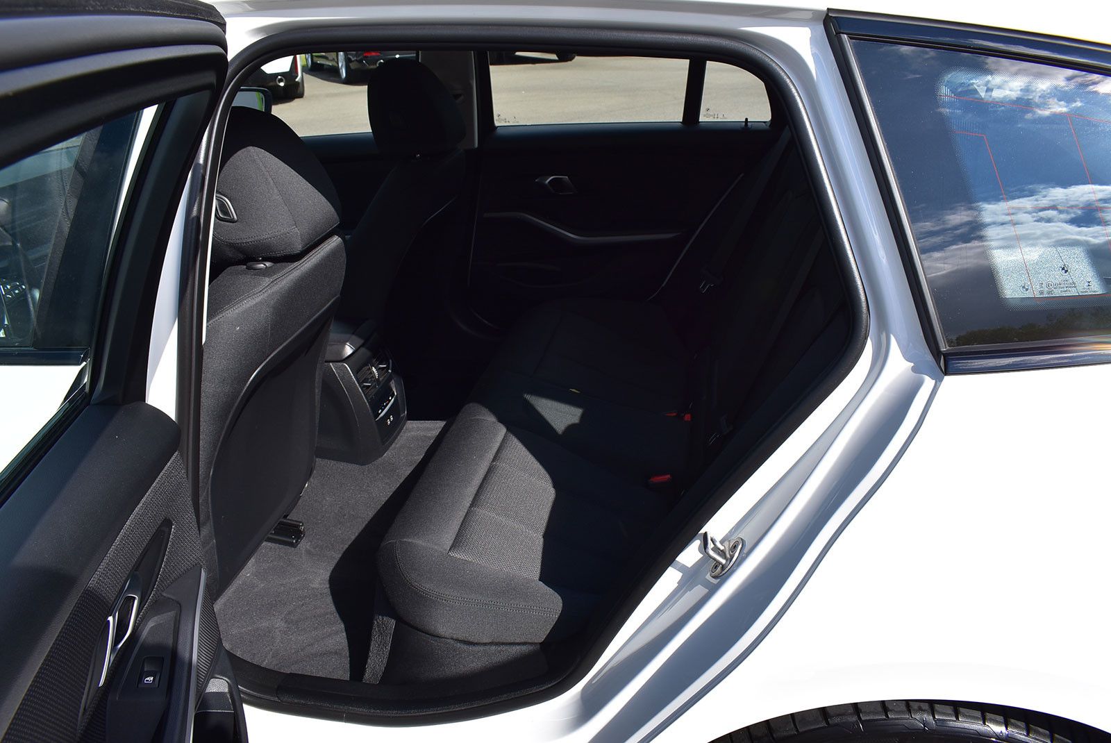 BMW 320d xDrive - Samsaru's Car Outlet