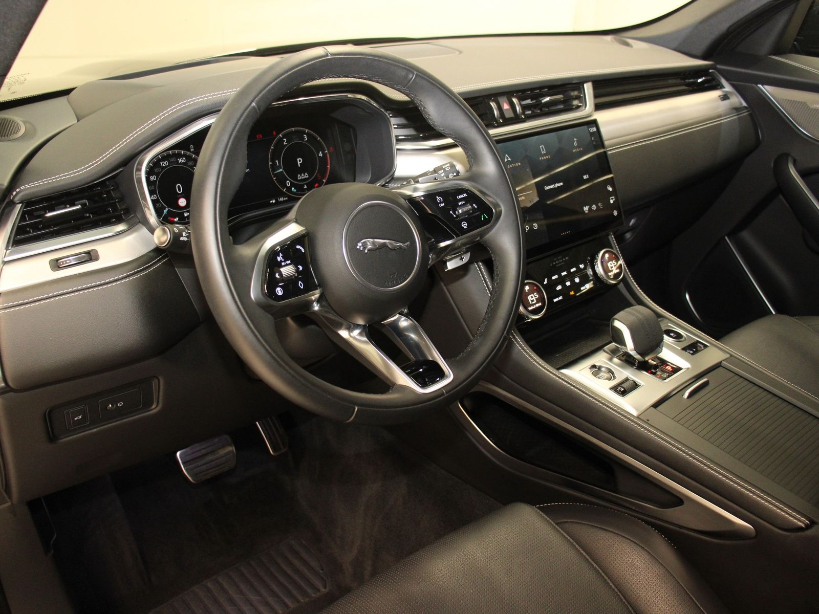 Jaguar F-Pace D300 AWD R-Dynamic SE inkl. Winterkomplet
