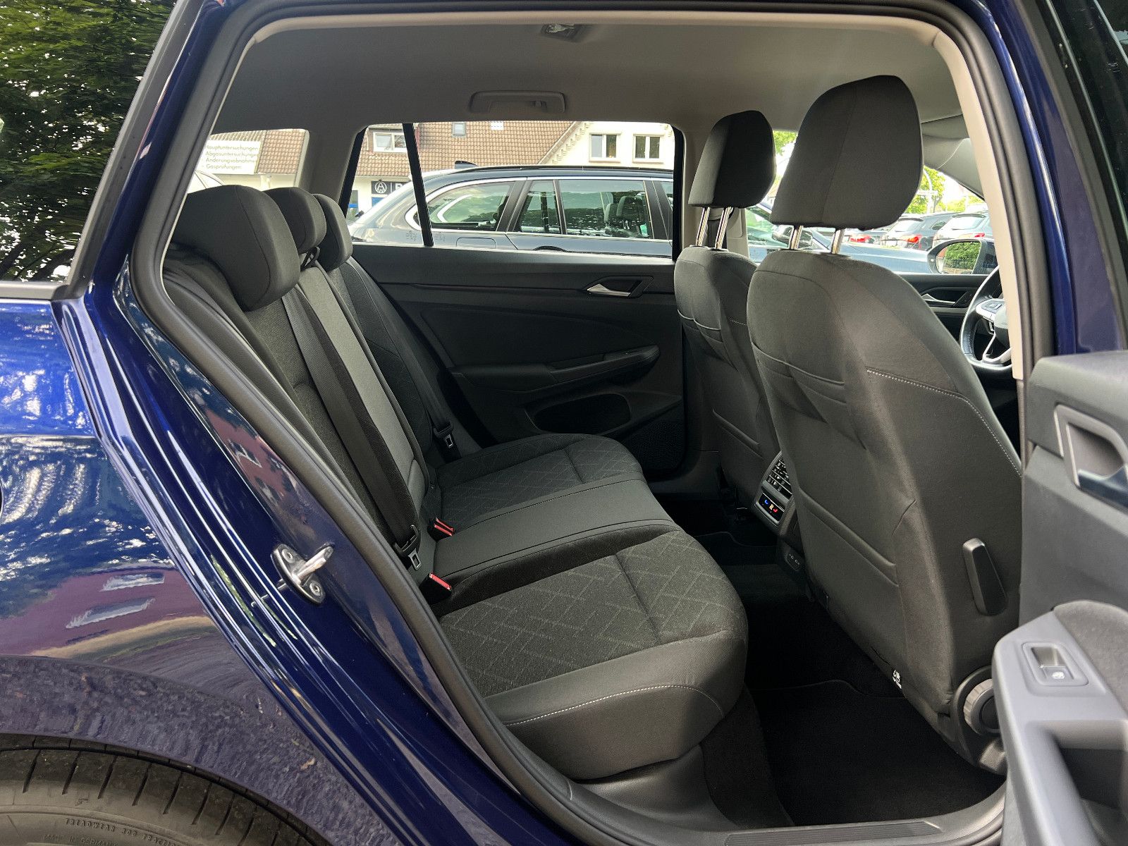 Volkswagen Golf VIII R-Line - Samsaru's Car Outlet