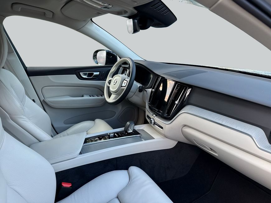 Volvo XC60 B5 B AWD Plus Dark