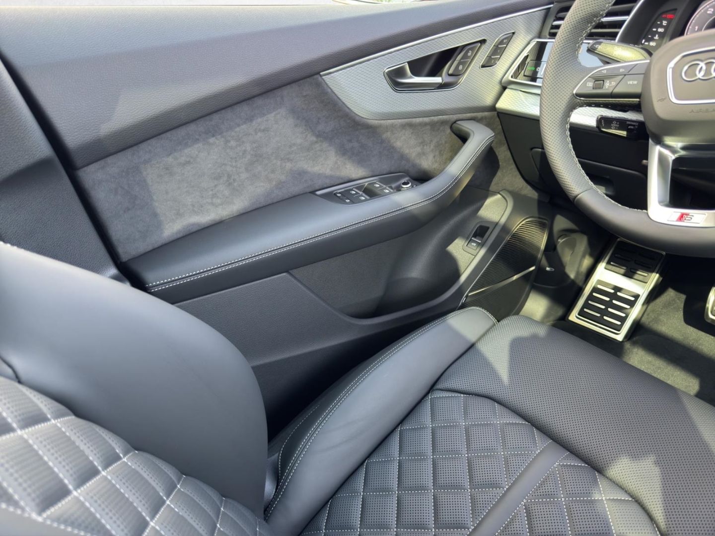Audi Q7 50 TDI quattro S-line /7-Sitzer/HuD/Pano/AHK