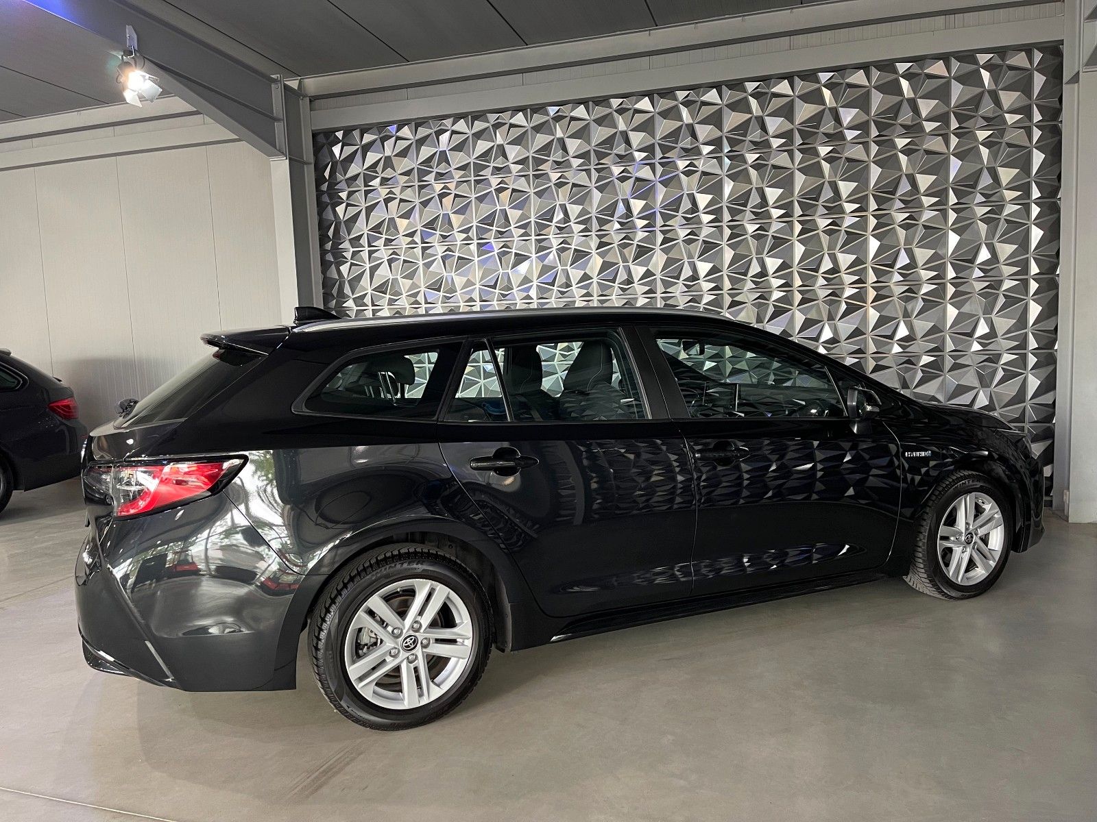 Toyota Corolla Touring Hybrid - Samsaru's Car Outlet