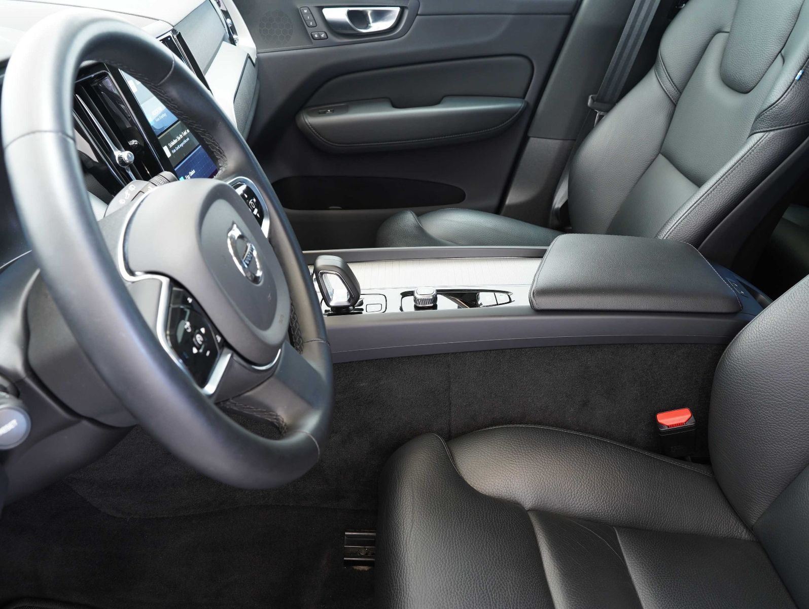 Volvo XC60 B4 B Plus Dark LED/NAVI/PILOT/ACC/KAMERA