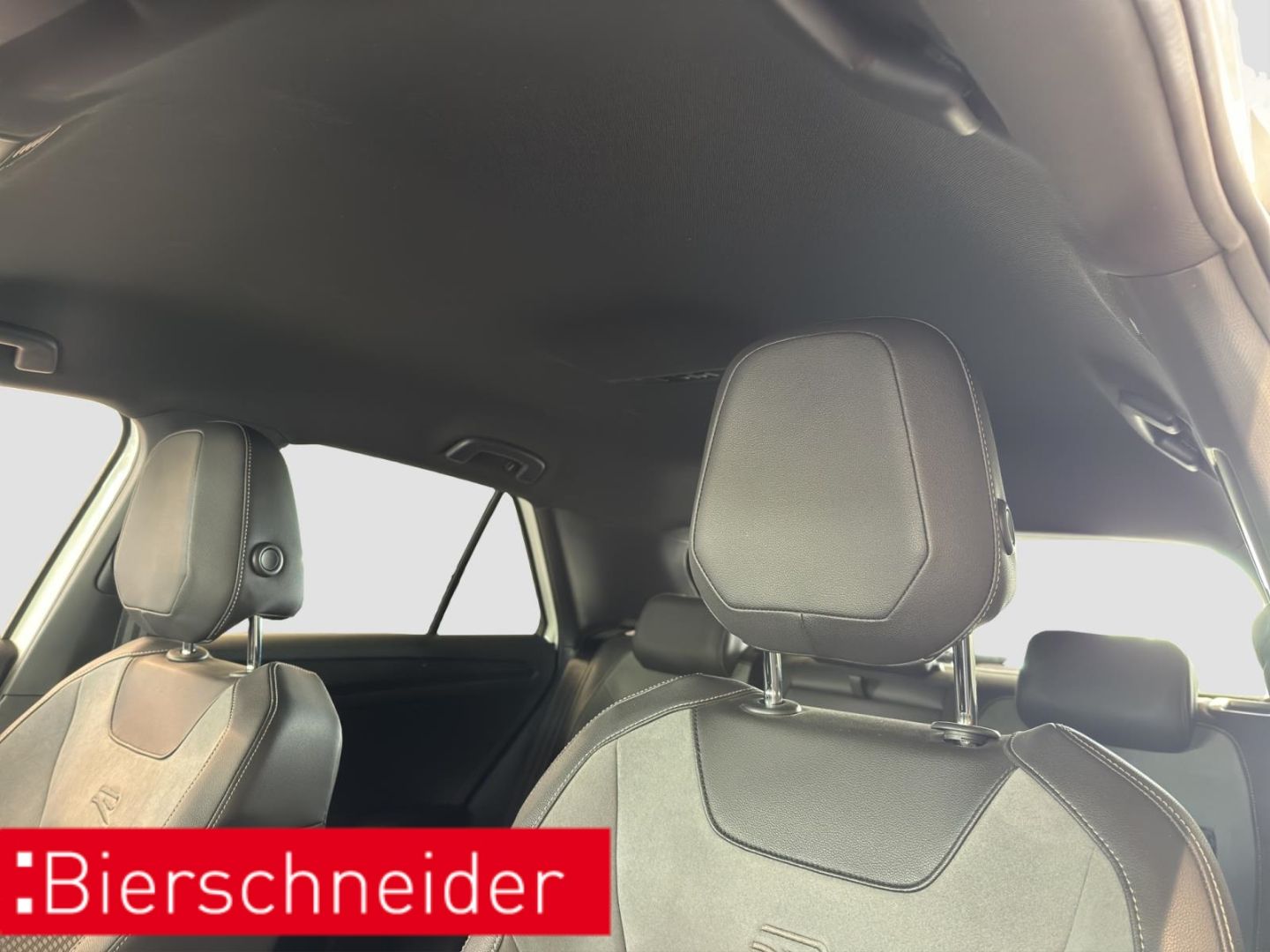Volkswagen T-Roc 2.0 TSI DSG 4Mo. R - Samsaru's Car Outlet