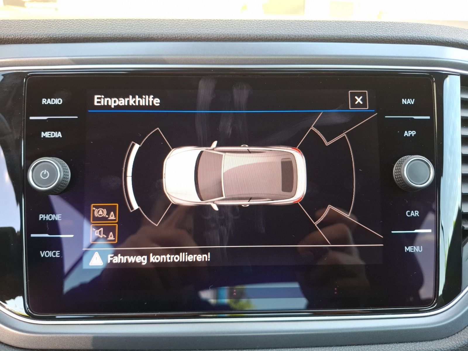 Volkswagen T-Roc TSI R-line DSG - Samsaru's Car Outlet